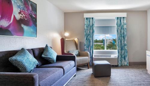 One-Bedroom King Suite with Sofa Bed