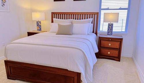 Queen Room with Pool View