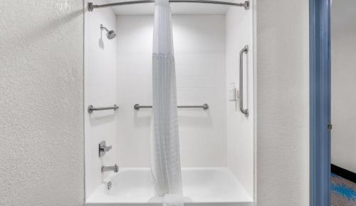Deluxe Queen Room with Two Queen Beds - Mobility Accessible/Non-Smoking