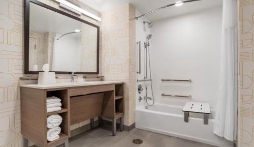 Studio Suite with Two Queen Beds and Tub - Mobility Access