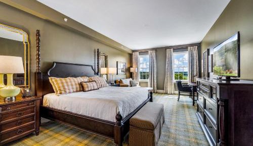 Deluxe King Room