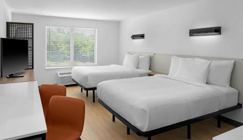 Studio with Two Queen Beds