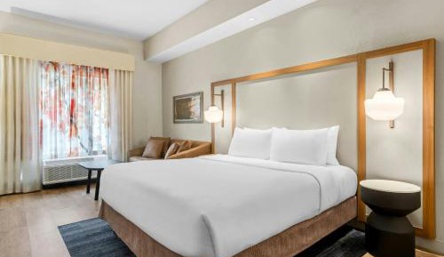 King Room with Sofa Bed - Hearing Accessible