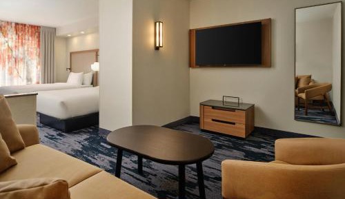 Queen Suite with Two Queen Beds, Bathtub and Sofa Bed - Mobility Access/Hearing Accessible