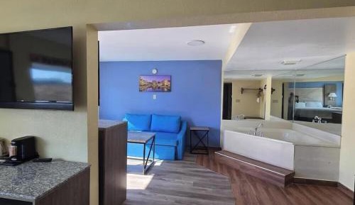King Suite with Whirlpool - Non-smoking