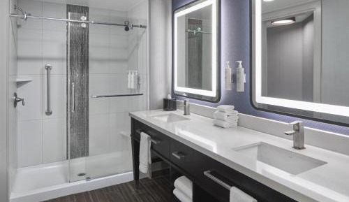 King Suite with River View 