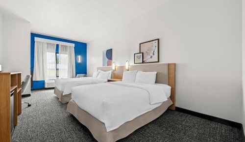Queen Room with Two Queen Beds and Shower - Mobility Accessible