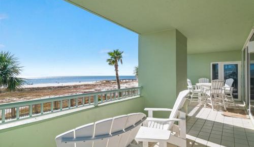 Four-Bedroom Apartment with Balcony 