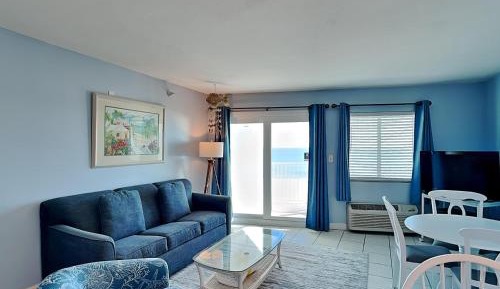 One-Bedroom Apartment with Ocean View