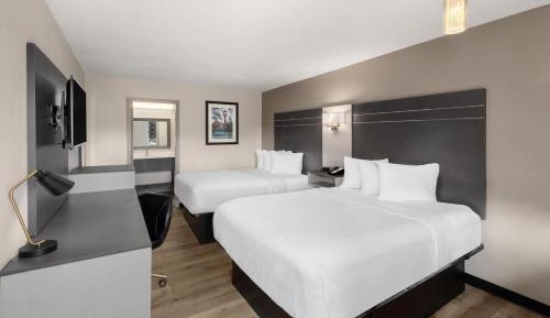 Queen Room with Two Queen Beds - Non-Smoking