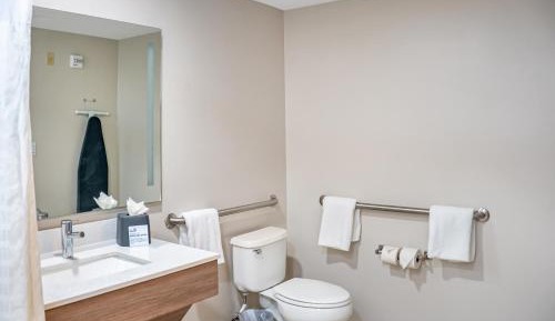King Room - Hearing Accessible - Roll-in Shower
