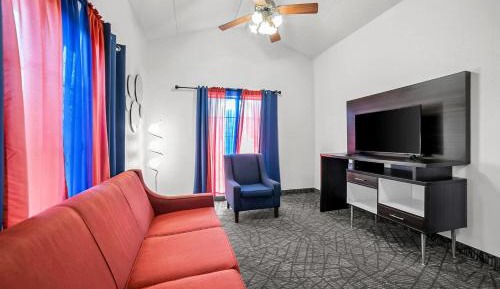 One-Bedroom King Suite - Non-Smoking