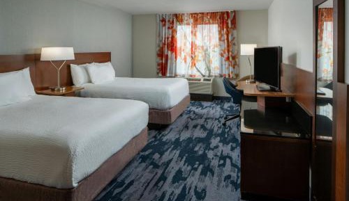 Queen Room with Two Queen Beds - Hearing Accessible
