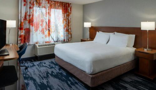 King Suite with Sofa Bed - Hearing Accessible