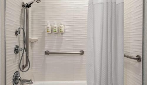 Deluxe King Room - Mobility Access/Non-Smoking