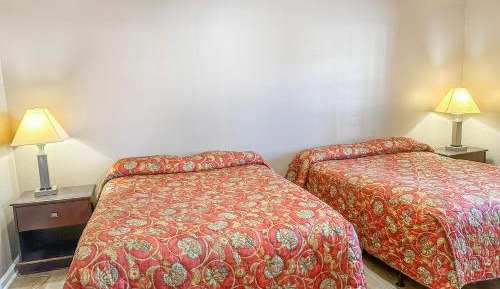 2 Queen Bed Smoking