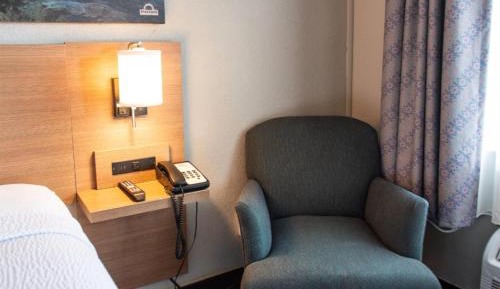 Exterior Room with King Bed - Non-Smoking