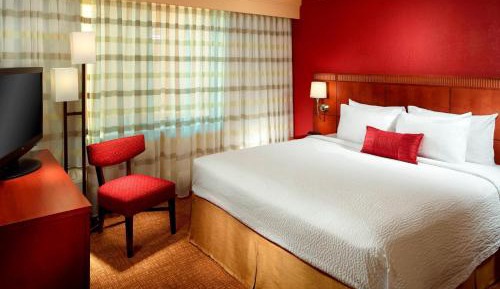One-Bedroom King Suite with Sofa Bed - Hearing Accessible