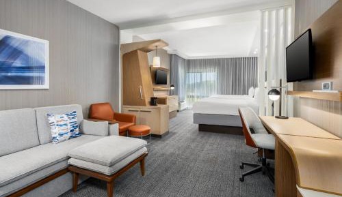 Queen Suite with Two Queen Beds, Bathtub and Sofa Bed - Mobility Access/Hearing Accessible