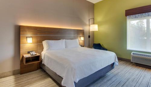 Standard King Room with Roll-In Shower - Communications Access