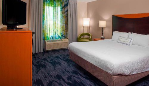 King Room with Roll-In Shower - Mobility Access/Hearing Accessible