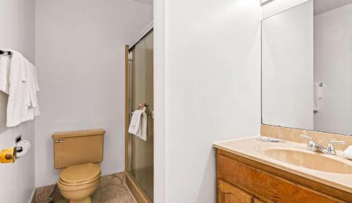 King Room with Whirlpool - Non Smoking/Interior Hall
