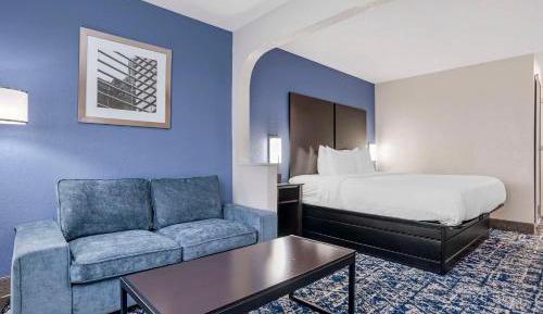 King Suite with Sofa Bed - Non-Smoking