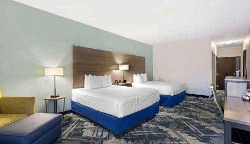 Queen Suite with Two Queen Beds and Bathtub - Disability Access/Non-Smoking