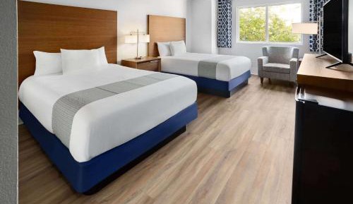 Queen Room with Two Queen Beds - Non-Smoking
