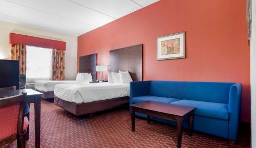 Queen Room with Two Queen Beds, Sofa Bed and Roll-In Shower - Mobility Accessible