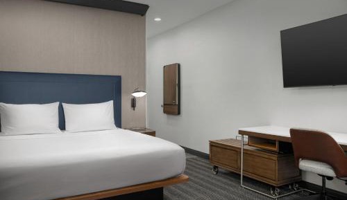 King Room with Roll-In Shower and Sofa Bed - Mobility Access