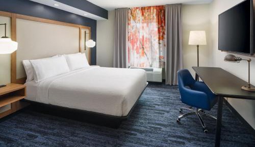 King Suite with Sofa Bed - Hearing Accessible