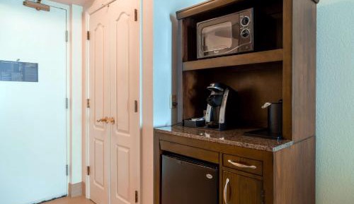 King Room with Accessible Tub - Mobility Access