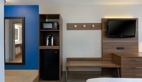 Standard Queen Room with Two Queen Beds