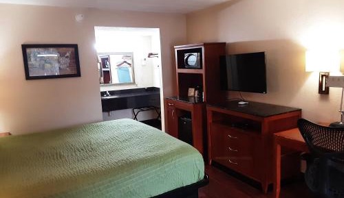 King Room - Accessible/Non-Smoking