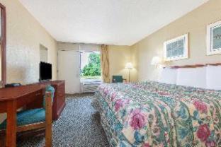 King Room with Microwave and Fridge