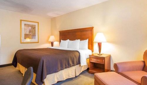 Accessible One Queen Bed