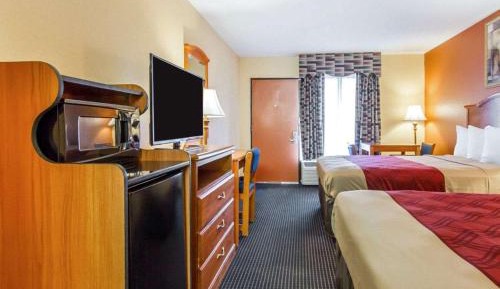 Queen Room with Two Queen Beds - Smoking