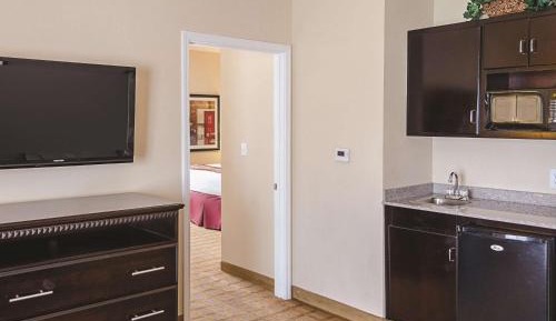One-Bedroom King Suite - Non-Smoking