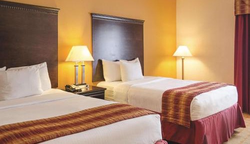 Double Room with Two Double Beds and Bathtub - Mobility Accessible/Non-Smoking