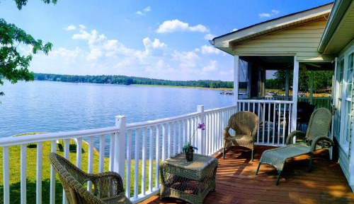 Apartment with Lake View
