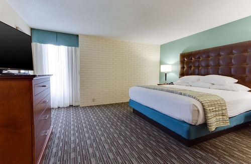 Crestline Heights Hotel | Drury Inn & Suites Birmingham Grandview