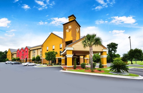 Pooler Hotel | Best Western Plus Savannah Airport Inn and Suites