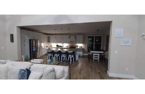 Jasper House | Spacious lake estate 7BR 5-1/2 baths, rec room , jacuzzi IMAX theater and Dolby