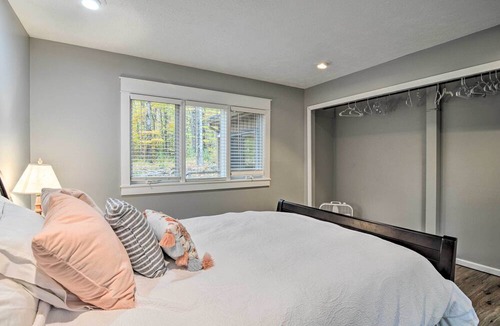 Harbor Springs Cottage | Family Escape - Near Little Traverse Wheelway