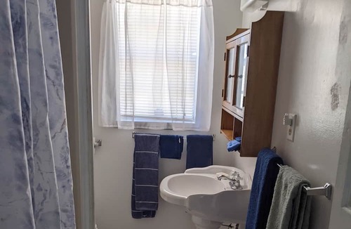Shoreline Park Cottage | Captain Quarters waterfront cottage