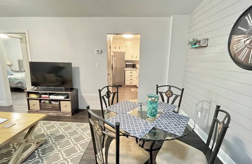 Northeast Pensacola House | Tradewinds Pensacola 1 bedroom northeast cottage