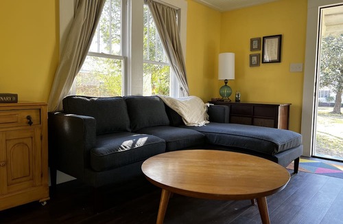 Hattiesburg Cottage | Bright and cozy space to rest in the heart of Hattiesburg.