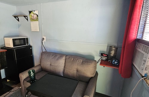 Bucks Apartment | TinyHome for One in a Quiet, Rural Setting near Mobile and Atmore