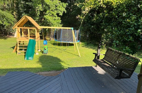 Griffin House | House with Pool, Hot Tub, Outdoor Fireplace with TV, able to sleep 18!